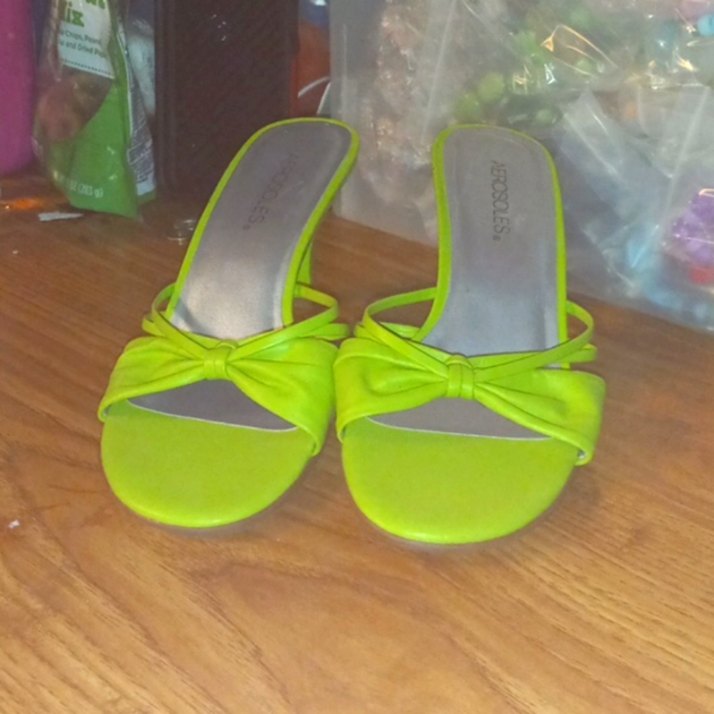 These neon bright green women open peep sandles